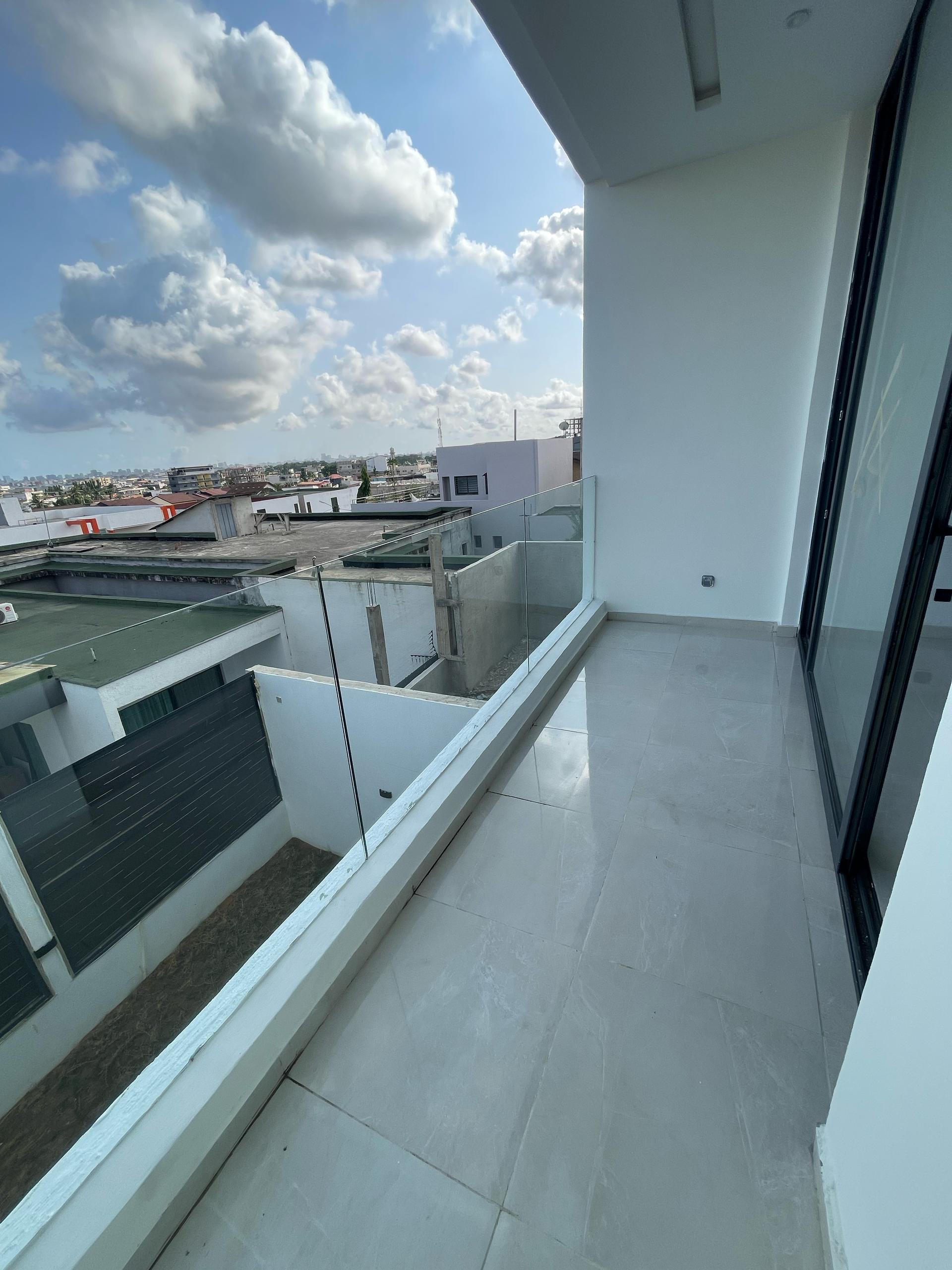 une-belle-et-neuve-villa-duplex-dun-excellente-standing-de-7-pieces-en-vente-dans-une-cite-calme-et-paisible